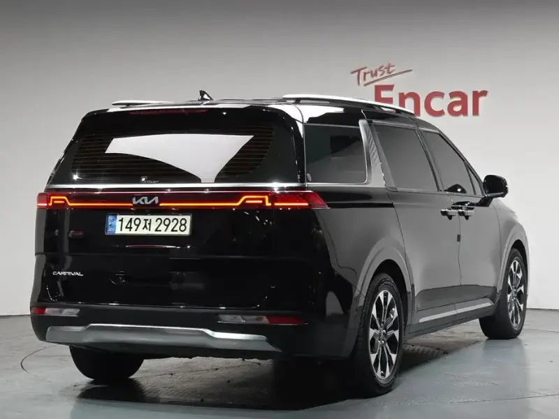 2022 Kia Carnival с пробегом 75 415 км
