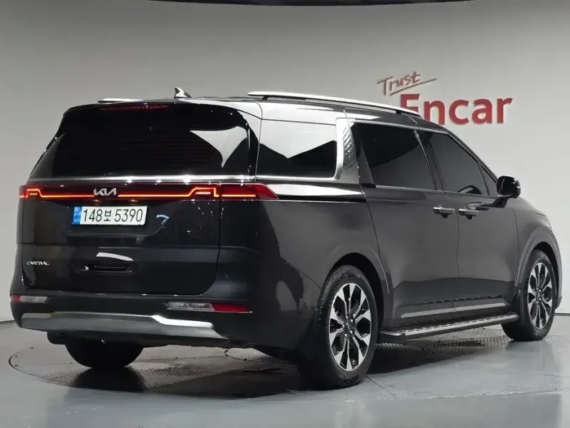 2023 Kia Carnival с пробегом 32 165 км
