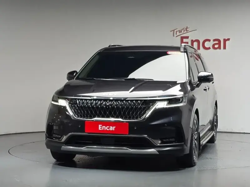 2023 Kia Carnival с пробегом 32 165 км