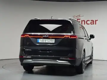 2023 Kia Carnival с пробегом 32 165 км