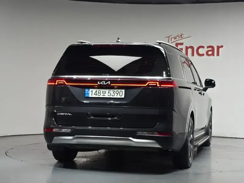 2023 Kia Carnival с пробегом 32 165 км