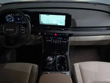 2023 Kia Carnival с пробегом 32 165 км