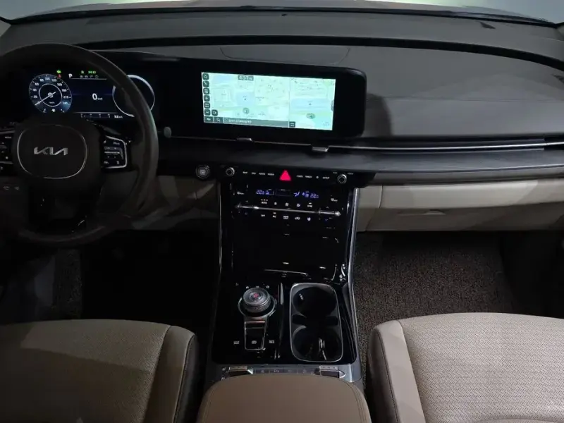 2023 Kia Carnival с пробегом 32 165 км
