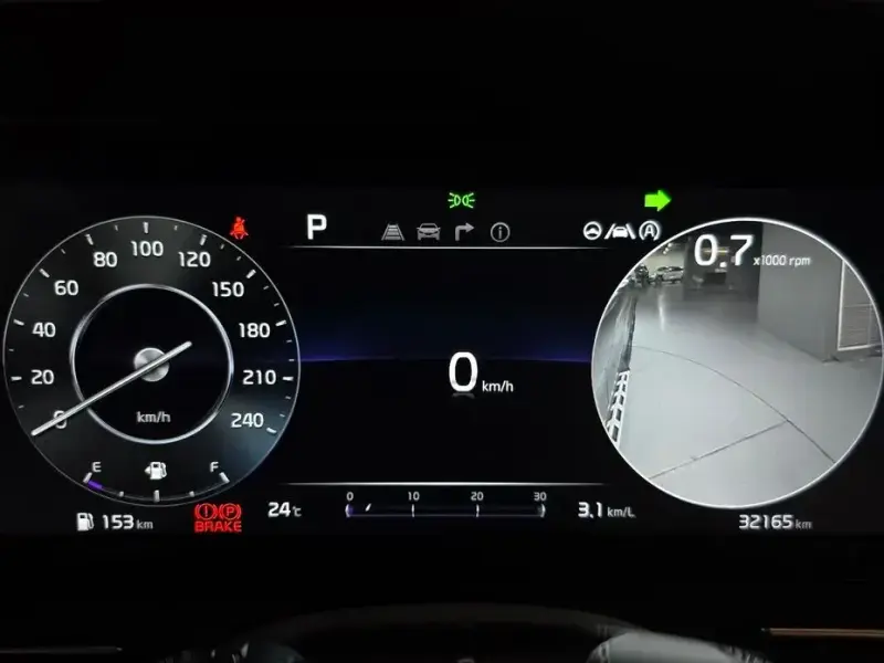2023 Kia Carnival с пробегом 32 165 км