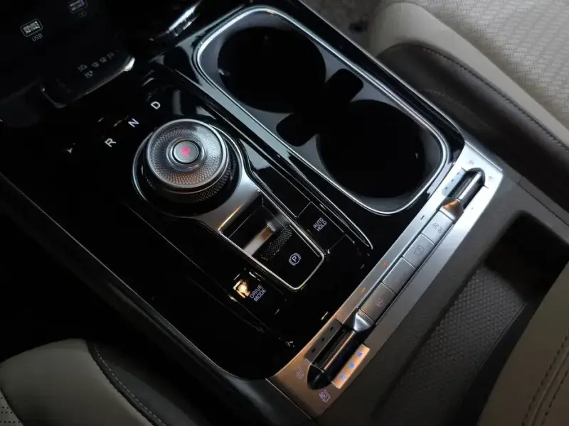 2023 Kia Carnival с пробегом 32 165 км