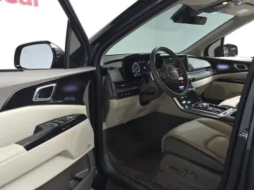 2023 Kia Carnival с пробегом 32 165 км