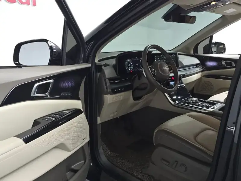 2023 Kia Carnival с пробегом 32 165 км