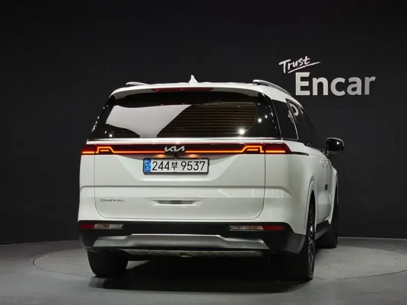2022 Kia Carnival с пробегом 65 780 км