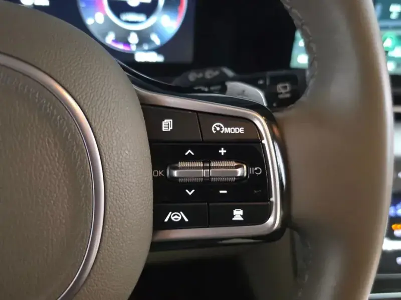 2023 Kia Carnival с пробегом 32 165 км