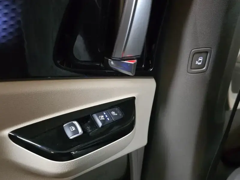 2023 Kia Carnival с пробегом 32 165 км