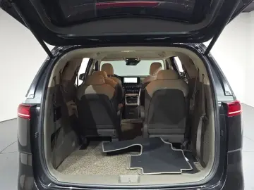 2023 Kia Carnival с пробегом 32 165 км