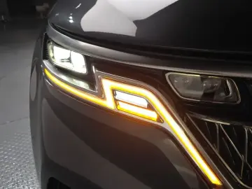 2023 Kia Carnival с пробегом 32 165 км