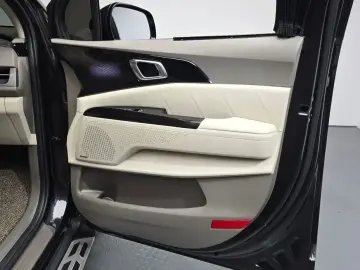 2023 Kia Carnival с пробегом 32 165 км