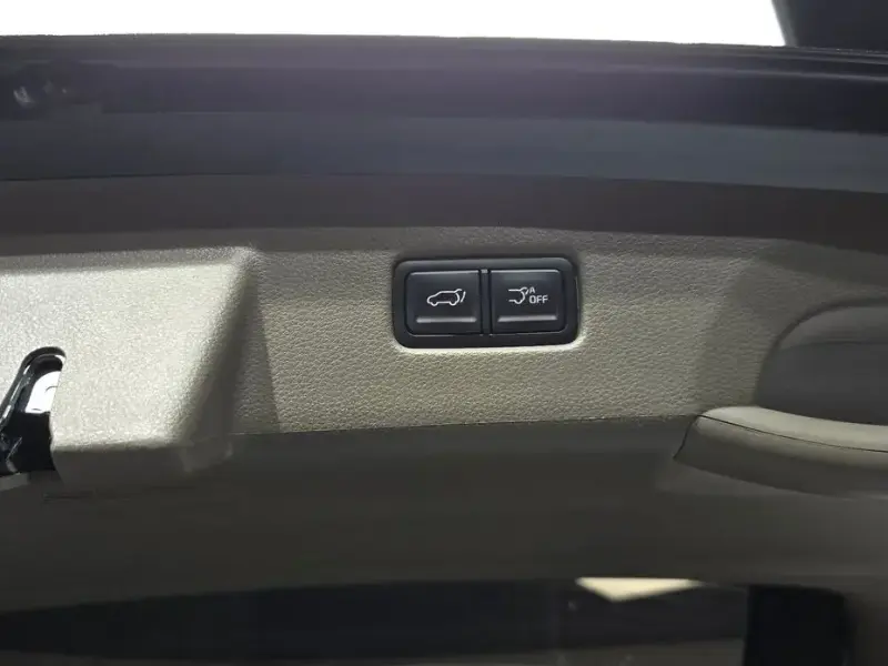 2023 Kia Carnival с пробегом 32 165 км