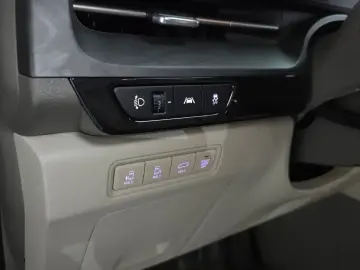 2023 Kia Carnival с пробегом 32 165 км