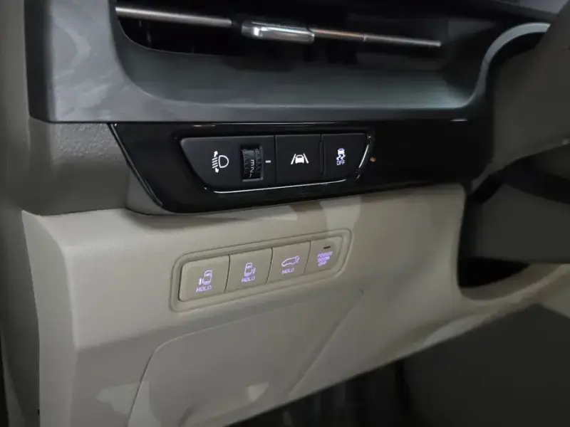 2023 Kia Carnival с пробегом 32 165 км