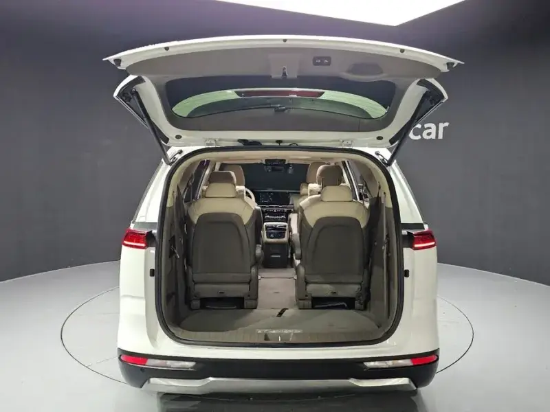 2022 Kia Carnival с пробегом 65 780 км