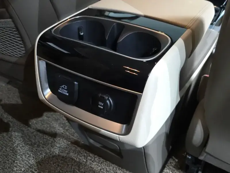 2023 Kia Carnival с пробегом 32 165 км