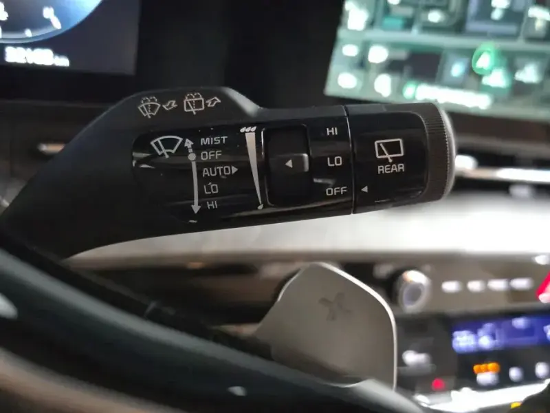 2023 Kia Carnival с пробегом 32 165 км