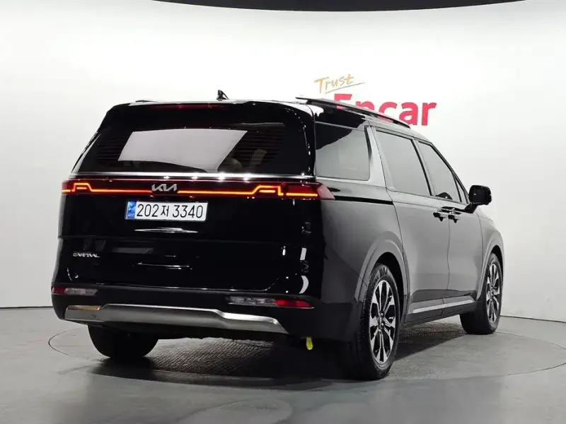 2023 Kia Carnival с пробегом 40 703 км