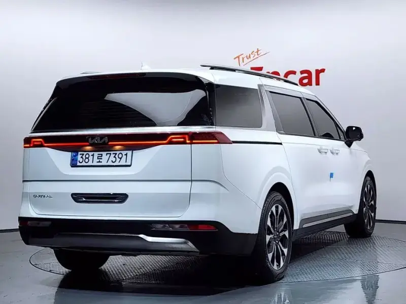 2021 Kia Carnival с пробегом 22 188 км