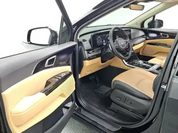 2023 Kia Carnival с пробегом 40 703 км