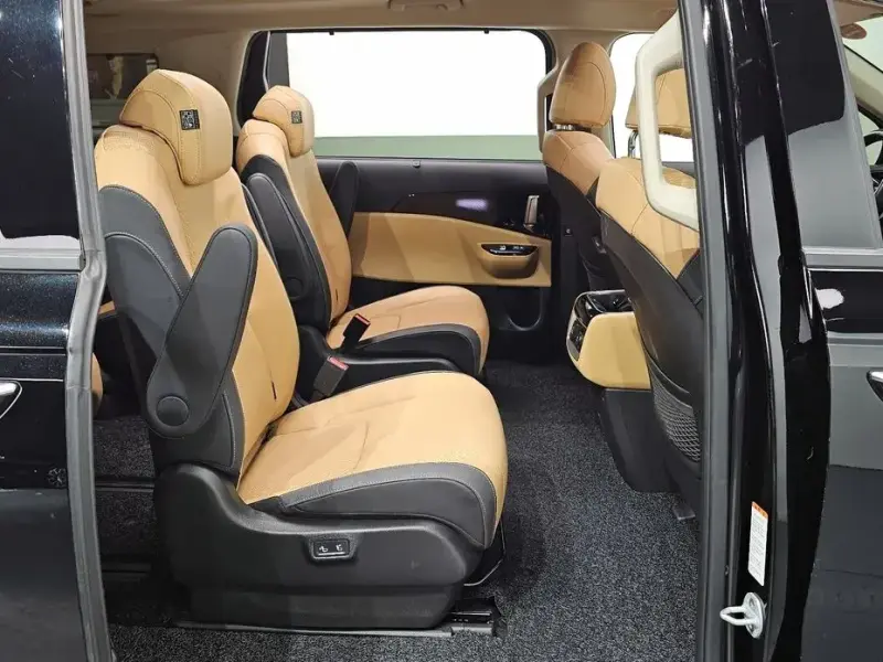 2023 Kia Carnival с пробегом 40 703 км