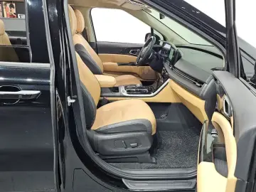 2023 Kia Carnival с пробегом 40 703 км