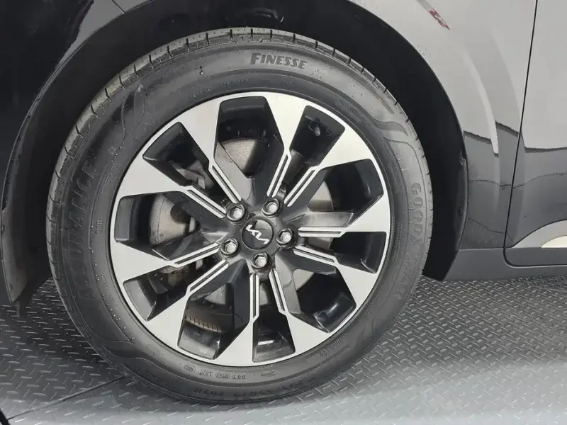 2023 Kia Carnival с пробегом 46 955 км