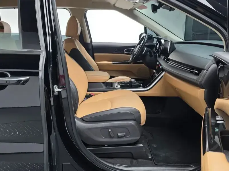 2023 Kia Carnival с пробегом 46 955 км