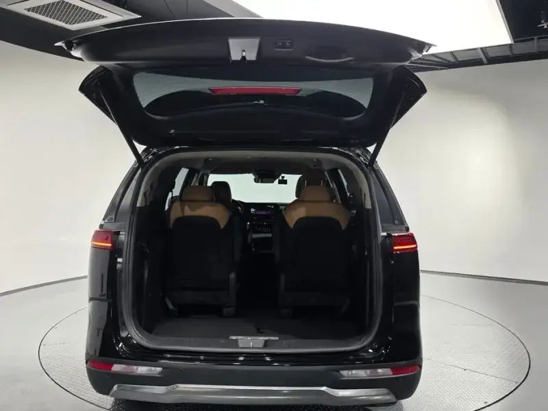 2023 Kia Carnival с пробегом 46 955 км
