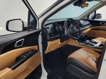 2022 Kia Carnival с пробегом 65 631 км