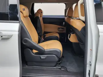 2022 Kia Carnival с пробегом 65 631 км