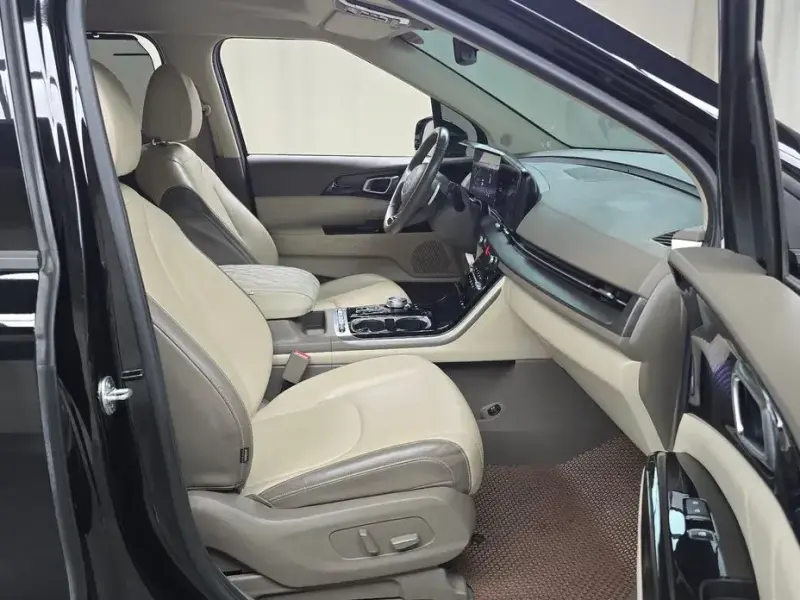 2023 Kia Carnival с пробегом 45 938 км