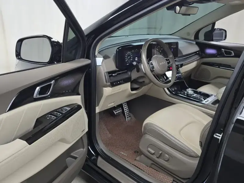 2023 Kia Carnival с пробегом 45 938 км