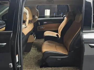 2021 Kia Carnival с пробегом 48 182 км