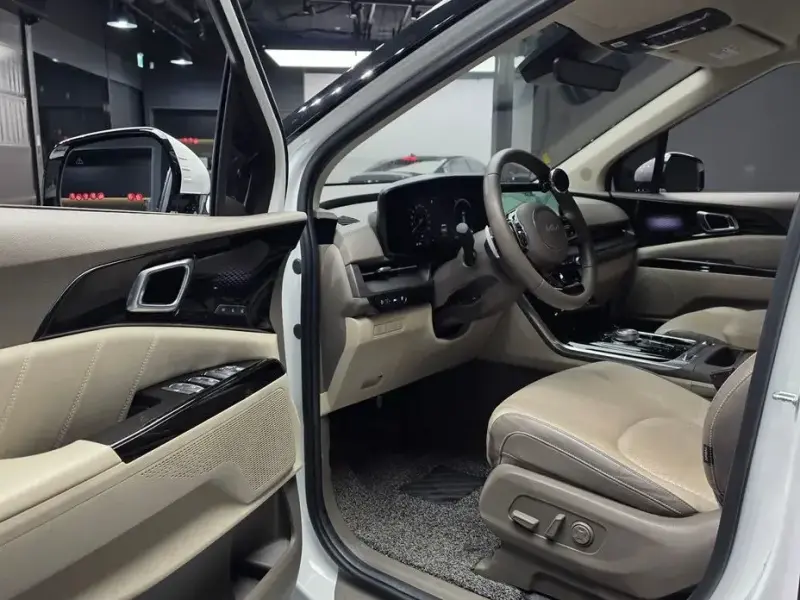 2022 Kia Carnival с пробегом 9 733 км
