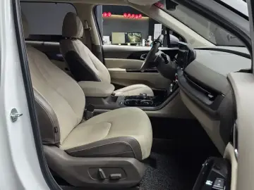 2022 Kia Carnival с пробегом 9 733 км