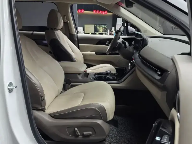 2022 Kia Carnival с пробегом 9 733 км