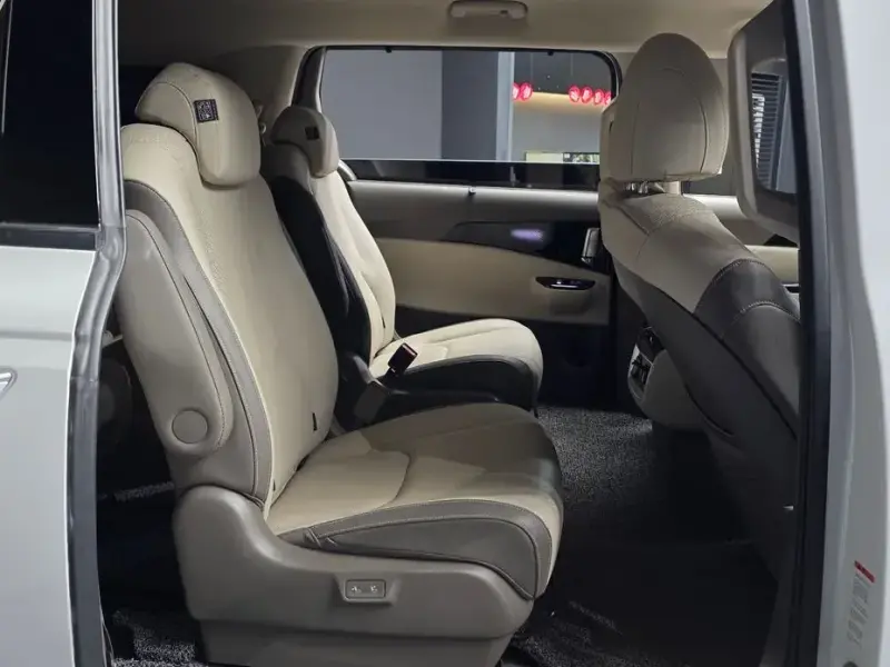 2022 Kia Carnival с пробегом 9 733 км