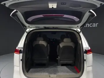 2022 Kia Carnival с пробегом 9 733 км