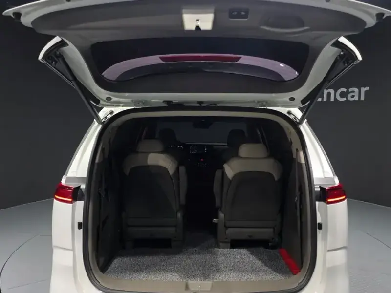 2022 Kia Carnival с пробегом 9 733 км