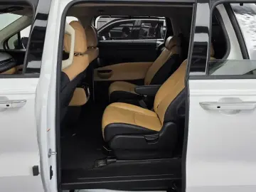2021 Kia Carnival с пробегом 151 407 км