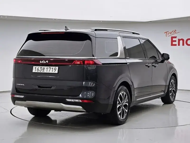 2023 Kia Carnival с пробегом 68 125 км