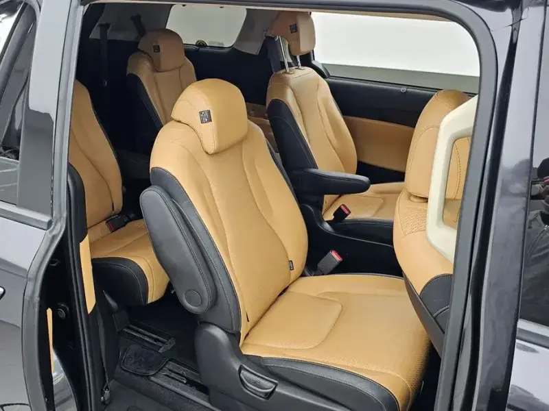 2023 Kia Carnival с пробегом 68 125 км