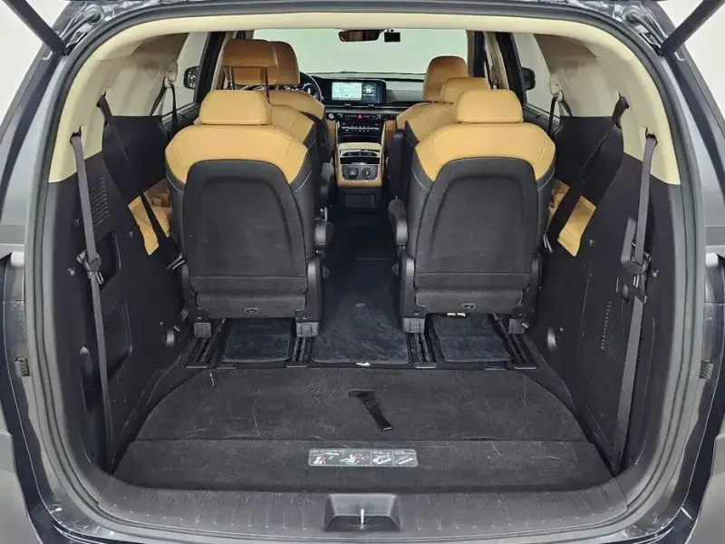 2023 Kia Carnival с пробегом 68 125 км