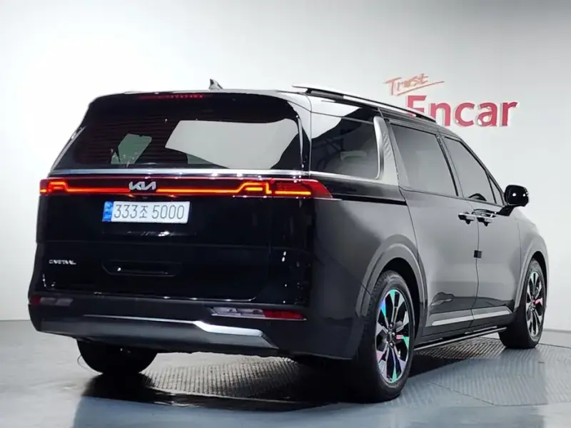 2023 Kia Carnival с пробегом 31 291 км