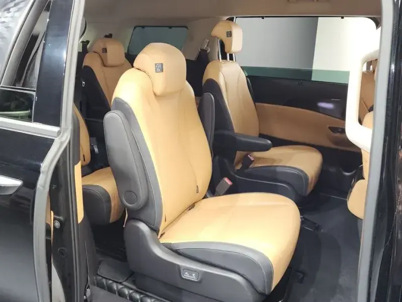 2023 Kia Carnival с пробегом 31 291 км