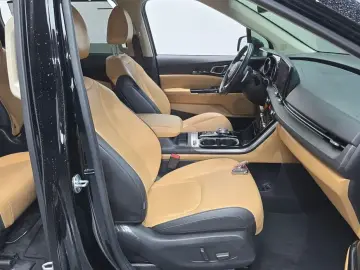 2023 Kia Carnival с пробегом 47 139 км