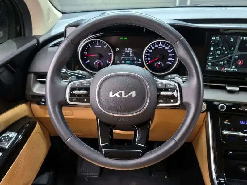 2023 Kia Carnival с пробегом 47 139 км